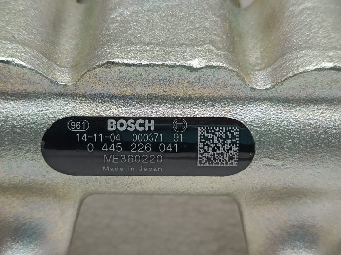 BOSCH 0 445 226 041 - MITSUBISHI ME355085 COMMON RAIL ASSY